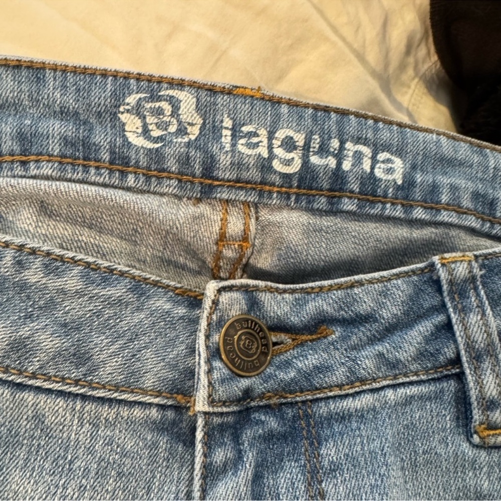Bullhead Low Rise Bootcut Laguna Jeans - Picture 8 of 15